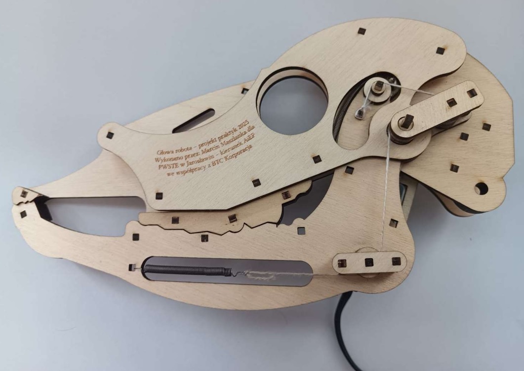 Prototyp głowy Zervidjanny wykonany ze sklejki